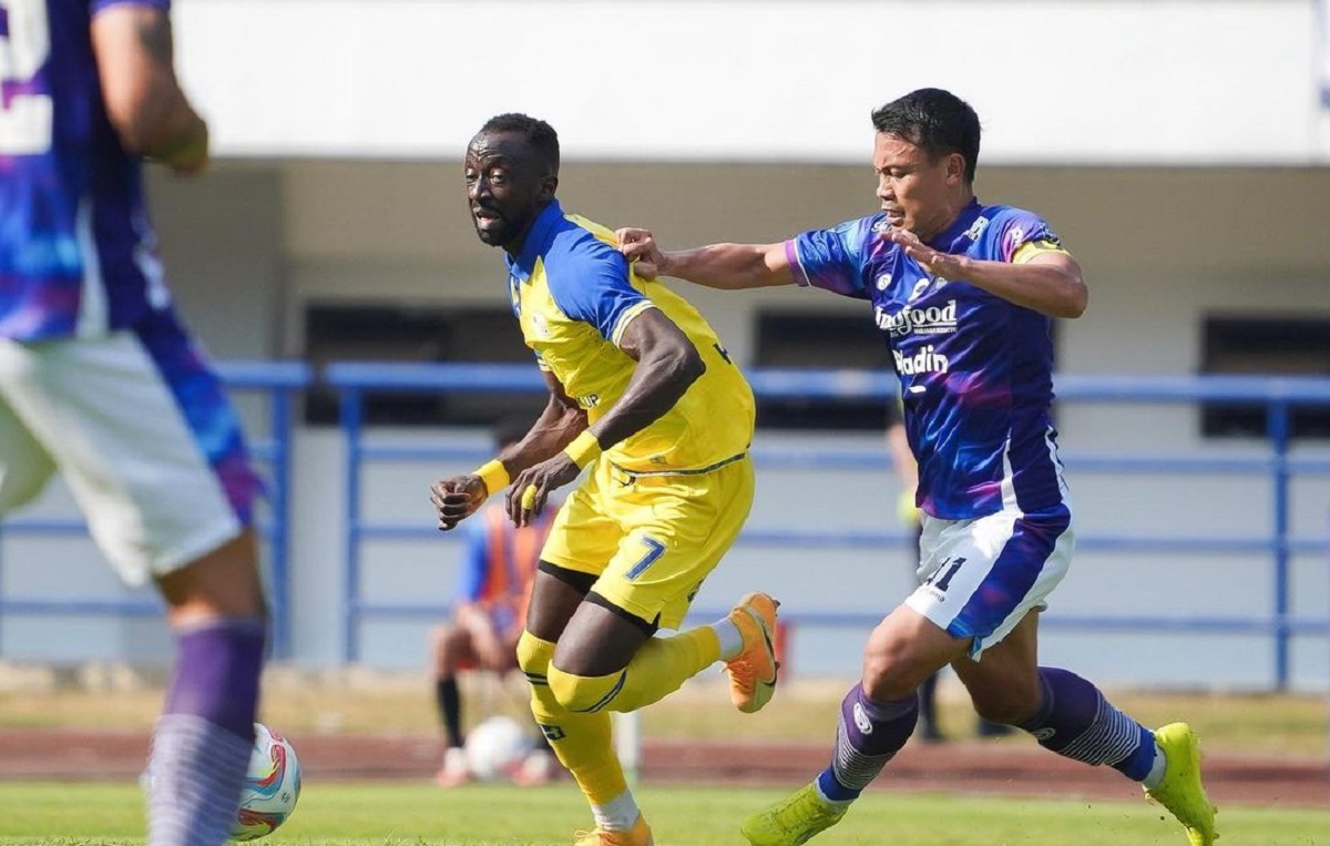 Dedi Kusnandar (11) kembali berlaga untuk Persib Bandung usai akumulasi kartu