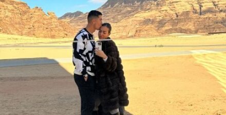Cristiano Ronaldo dan Geogrina Rodriguez saat mengunjungi Al Ula.