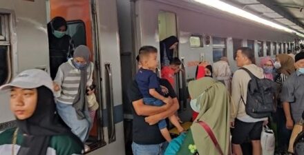 Puncak Penumpang Kereta Api Libur Nataru.