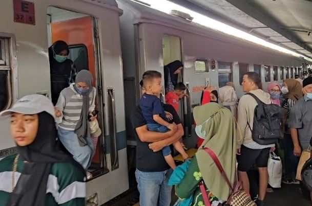Puncak Penumpang Kereta Api Libur Nataru.