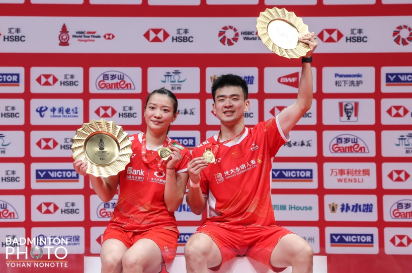 Zheng/Huang menyabet gelar juara di BWF World Tour Finals 2023.