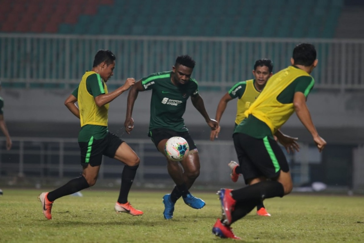 Osas Saha kala membela Timnas Indonesia.