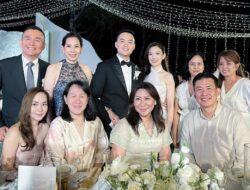 Dari Rivalitas ke Persahabatan: Susy Susanti Hadiri Pernikahan Putra Rivalnya, Huang Hua