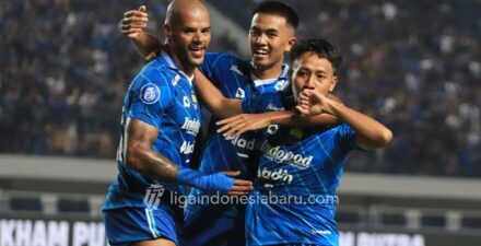 Persib Bandung kala berlaga.