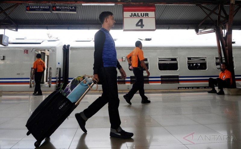 Tiket kereta api Mudik Nataru sudah terjual 81%.