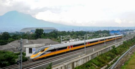 Kereta Cepat Jakarta-Surabaya.