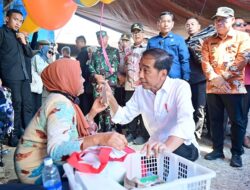 Jokowi Cek Harga di Pasar Waru: Cabai Rawit Turun, Bawang Merah Stabil