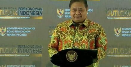 Airlangga ibaratkan pertumbuhan ekonomi seperti mendaki gunung.