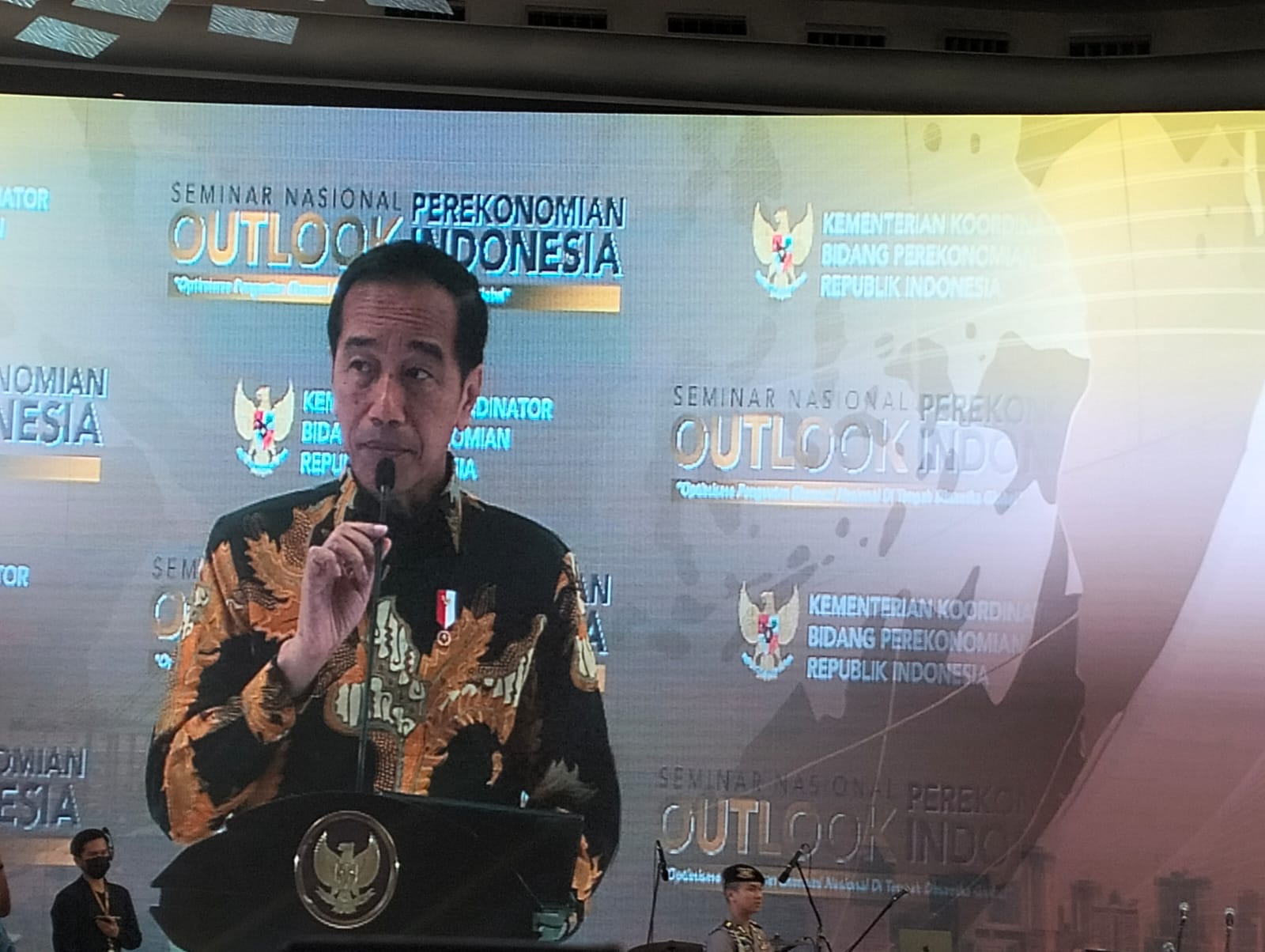 Jokowi yakin ekonomi tumbuh 5% tahun depan.