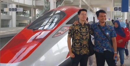 Menhub Budi Karya Sumadi sebut sektor kereta api sedang dalam masa kejayaan.