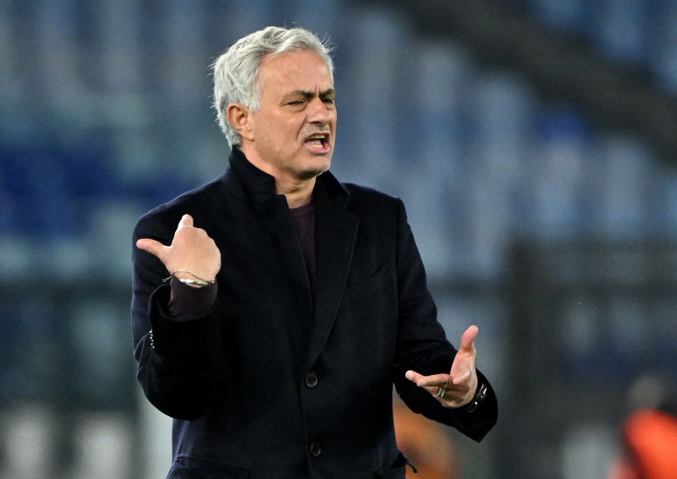 Jose Mourinho beri sinyal bertahan di AS Roma.