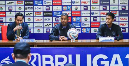 Divaldo Alves di sesi konferensi pers jelang laga Persija Jakarta vs Persita Tangerang.