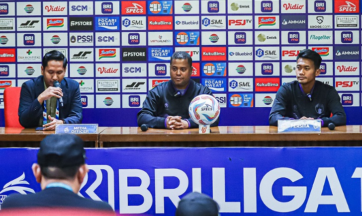 Divaldo Alves di sesi konferensi pers jelang laga Persija Jakarta vs Persita Tangerang.