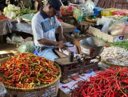 Raditya Putra Pratama dan Aiman Witjaksono Gelar Bazar Sembako Murah untuk Masyarakat Jakarta Timur