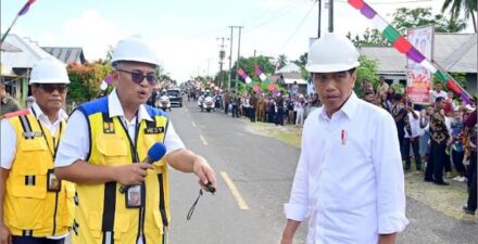 Presiden Jokowi Tinjau Jalan Lingkar Karakelang.