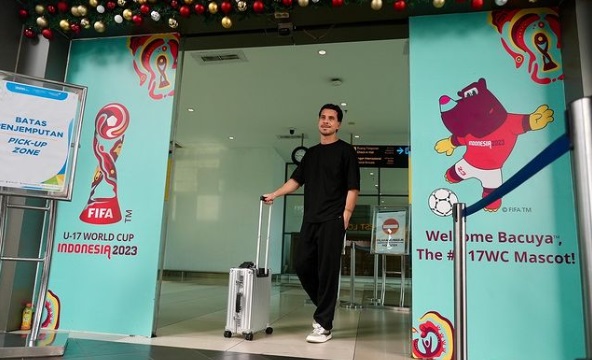 Thom Haye tiba di Indonesia untuk menjalani proses naturalisasi.