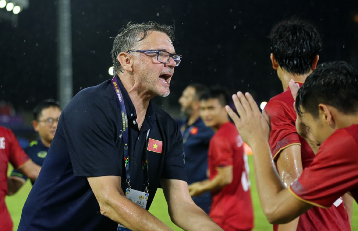 Timnas Vietnam kala berlaga.