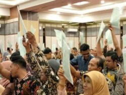 Legalitas Tanah Lebih Jelas, BPN Sumbar Serahkan Sertifikat Elektronik dan PTSL kepada Warga