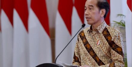 Presiden Jokowi luncurkan sertifikat tanah elektronik.