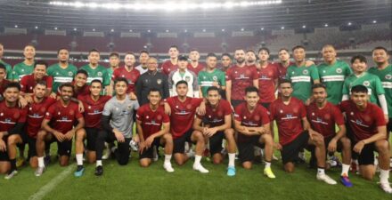 Shin Tae-yong dan para pemain Timnas Indonesia.