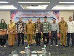 Pembicara Utama Sosialisasi KPID Sumbar, Sekda Sumbar Hansastri Berharap Lembaga Penyiaran Turut Meningkatkan Kualitas Pemilu