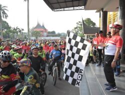Peringatan Hari Bela Negara ke-75 di Sumbar, Gubernur Mahyeldi Lepas Ribuan Peserta Sepeda Sehat
