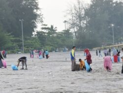 Pantai Gandoriah Kota Pariaman Semakin Barasiah