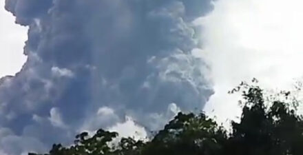 Gunung Marapi, Sumaera Barat (Sumbar) erupsi