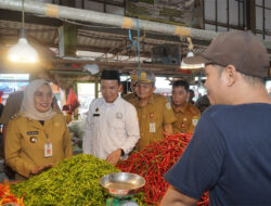 Pj. Wali Kota Jambi Sri Purwaningsih Memastikan Ketersediaan dan Stabilitas Harga Melalui Peninjauan Pasar dan Pergudangan