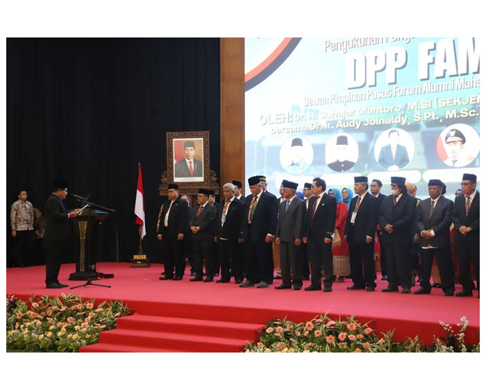 Pengukuhan DPP Forum Alumni Mahasiswa Minang. (f/puspen)