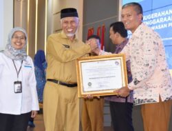 Kota Pariaman Terima Penghargaan Anugerah Predikat Kepatuhan Standar Pelayanan Publik