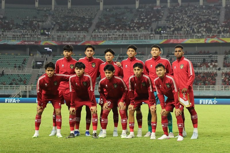 Iqbal Gwijangge dan pada pemain Timnas Indonesia U-17 di Piala Dunia U-17 2023.