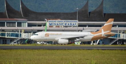 Bandara Minangkabau Kembali Beroperasi Normal Setelah Erupsi Gunung Marapi