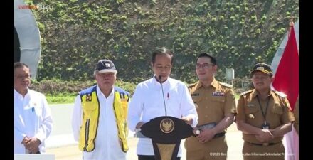 Presiden Jokowi Resmikan Jalan Tol.