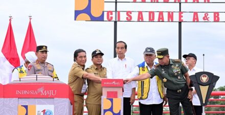 Jokowi Resmikan 3 Jembatan Pengganti Jembantan Callender Hamilton.