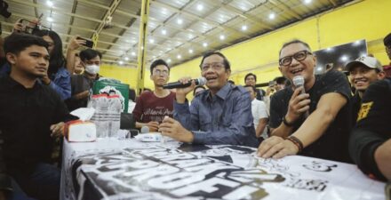 Mahfud MD nongkrong di warkop