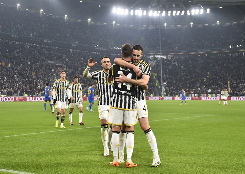 Juventus menang telak 4-0 atas Frosinone di perempatfinal Coppa Italia 2023-2024.