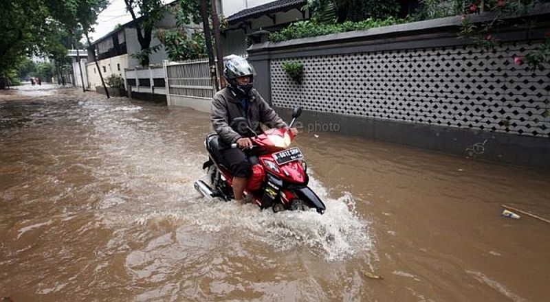 Motor dan mobil terendam banjir, ini langkah agar kendaraan tetap prima.