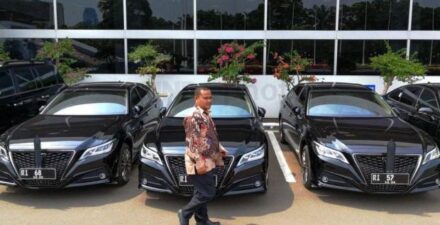 Daftar pelat nomor menteri dan pejabat di Indonesia.