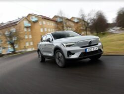 Dampak Konflik di Laut Merah, Produksi Volvo dan Tesla Terhenti