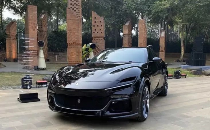 Berapa pajak Ferrari Purosangue?.