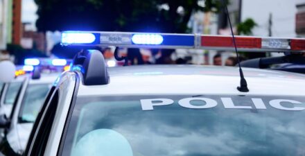 Redam silau, seberapa pengaruh penggunaan kaca film pada rotator mobil dinas polisi?.