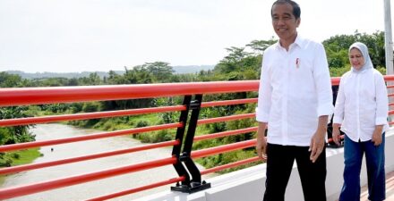 Presiden Jokowi Resmikan Jembatan di Jateng.