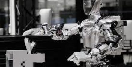 Usai Tesla pamerkan robot bisa lipat baju, BMW pamerkan robot bikin kopi.