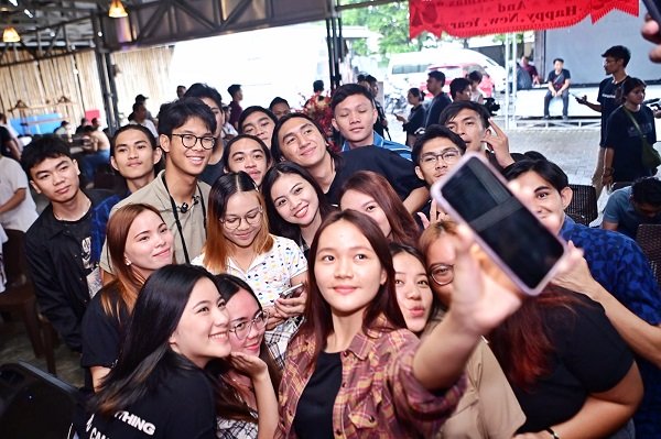 Alam Ganjar Pranowo Bertemu Pemuda di Manado.