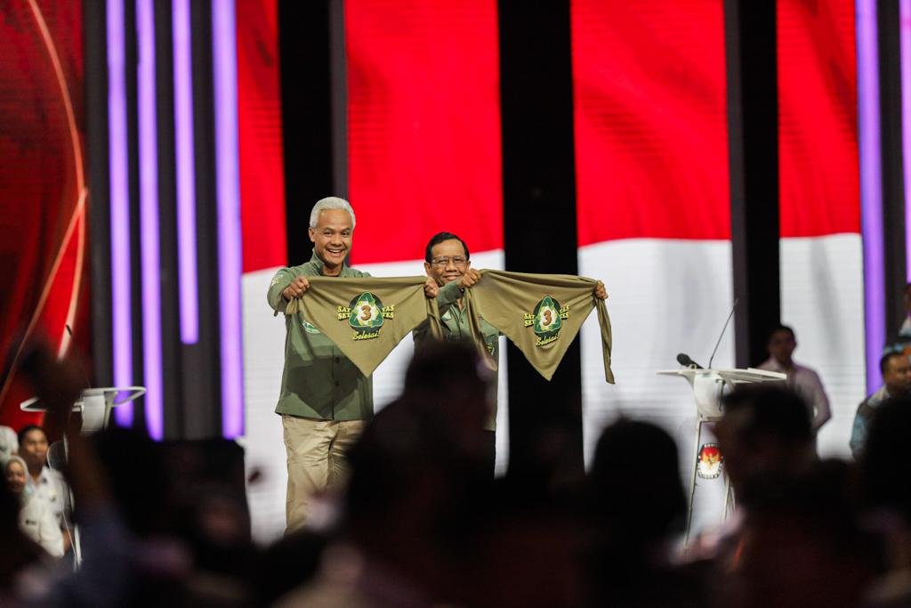 Penampilan Ganjar-Mahfud di Debat Keempat Pemilu 2024.