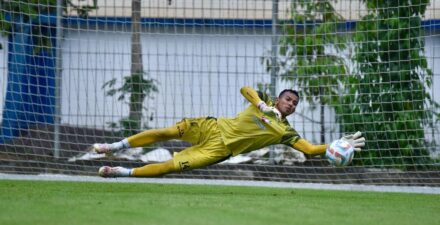 Teja Paku Alam Siap Bersaing dengan Kiper Asing Kevin Mendoza di Persib Bandung