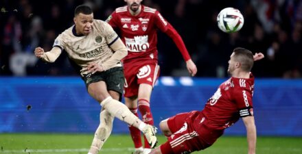 PSG tertahan 2-2 oleh Stade Brest di Liga Prancis 2023-2024.