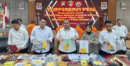 Konferensi Pers Polda Sumbar, Ungkap Kasus Illegal Logging dan Penggelapan Gas Subsidi