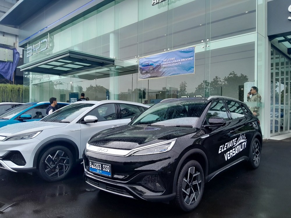 Penuhi selera pasar di Indonesia, BYD Atto 3 kini punya warna hitam.